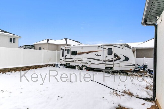 Building Photo - 1226 N 150 E