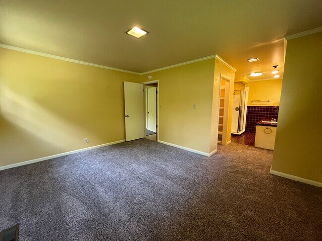 Building Photo - 3 Bedroom home near 41st & Harvard