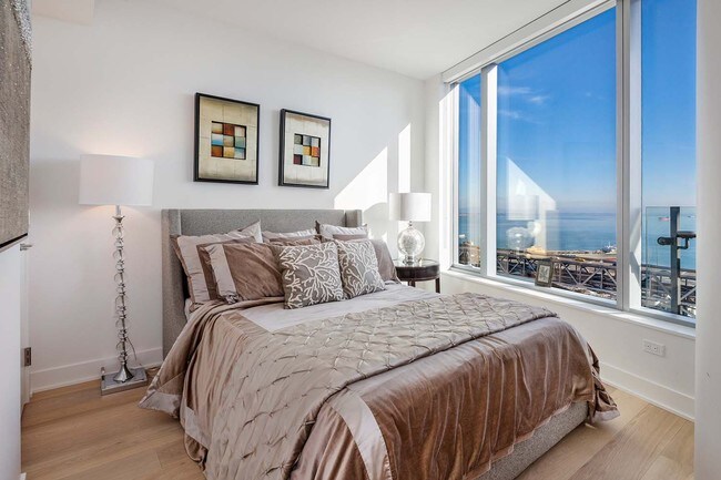 Building Photo - Stunning LUMINA Condo with Bay Views