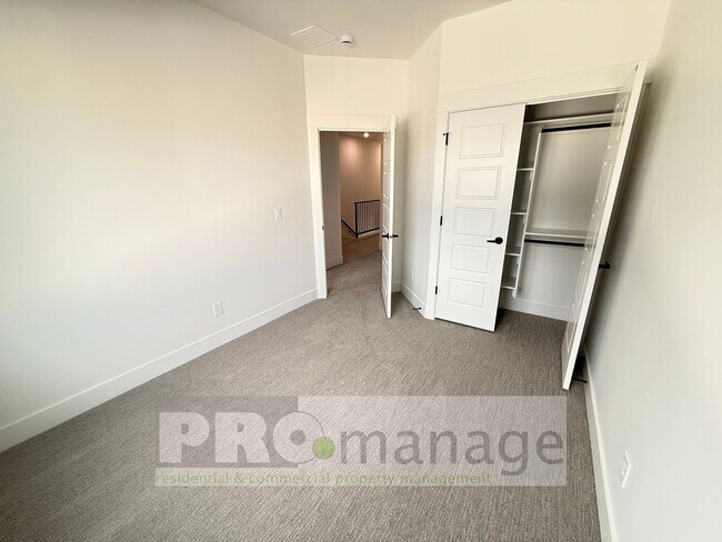 Building Photo - Gorgeous *NEW* Townhouse on the west side