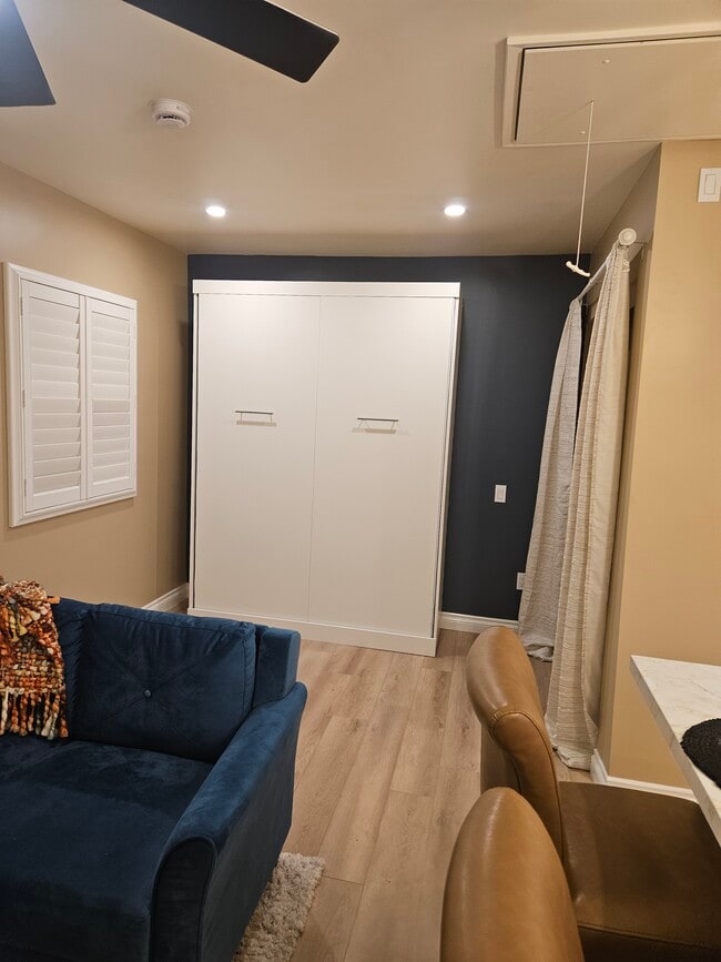 Building Photo - 455 N Encinitas Ave