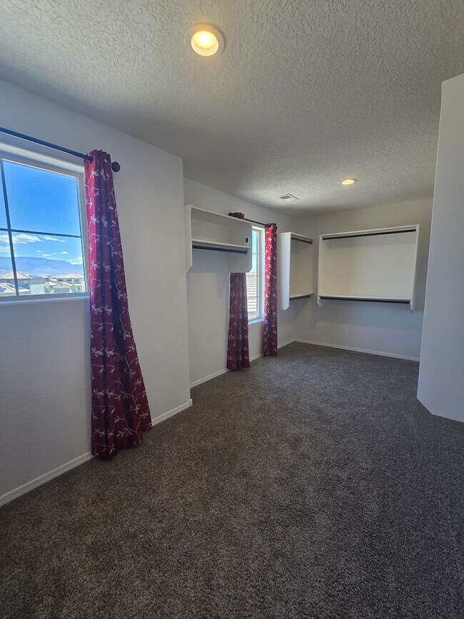 Building Photo - 4 bedroom in Los Diamantes