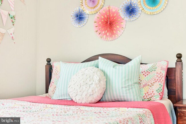 Building Photo - 102 Peregrine Ln