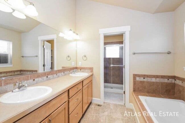 Building Photo - 2815 Canby Way