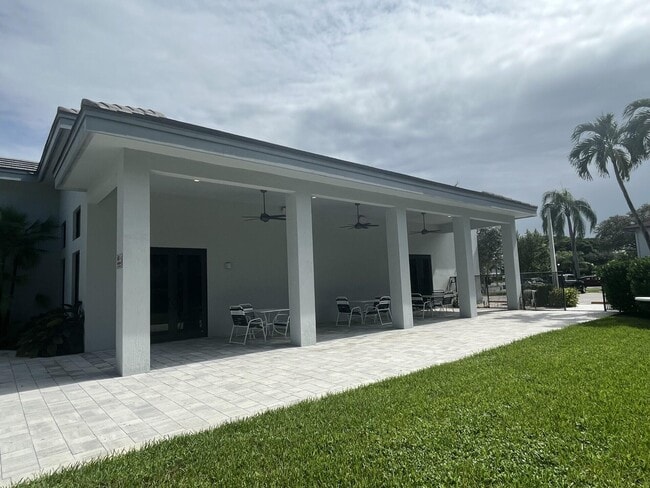 Building Photo - 6600 S Oriole Blvd