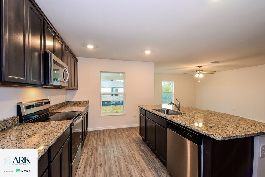 Building Photo - 883 Youngreen Dr