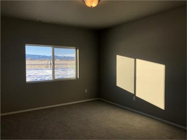 Building Photo - Beautiful 3 bedroom 2 bath house in Bozeman with a fenced yard