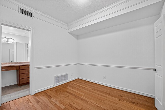 Building Photo - 2700 Revere St