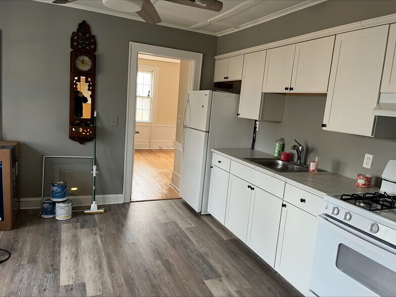 Building Photo - 73 Swezey St