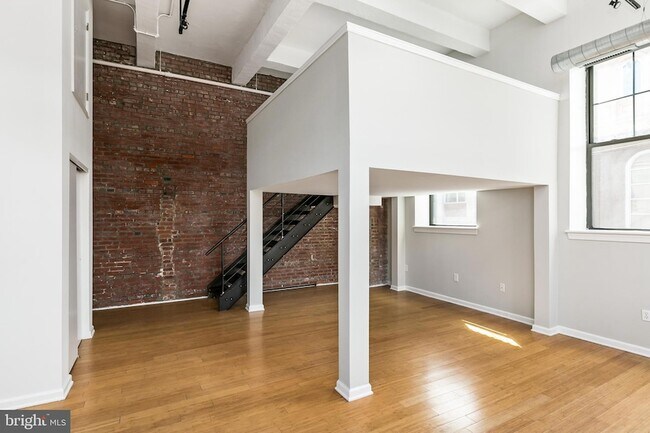 Building Photo - 1637-39 Poplar St