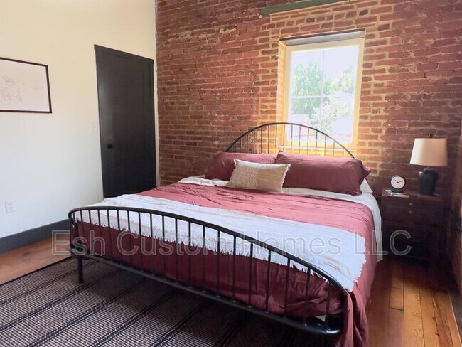 Building Photo - 437 W Grant St