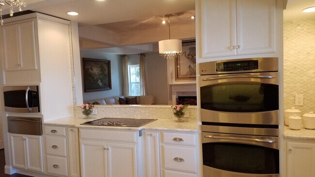 Building Photo - 212 St Johns Ave