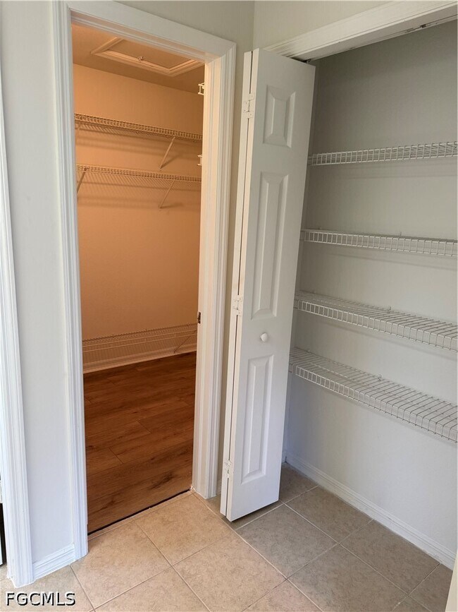 Building Photo - 1371 14th Ave NE