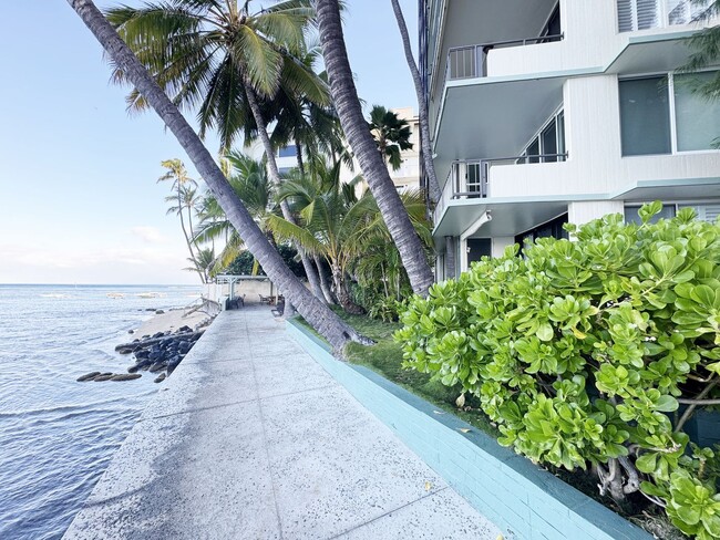 Building Photo - Pet Friendly Gold Coast Condo Fronting the...