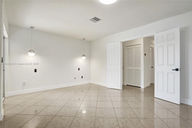Building Photo - 5421 Hawkes Bluff Ave