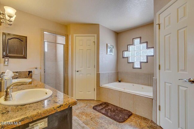 Building Photo - 1009 Sun Ridge Dr
