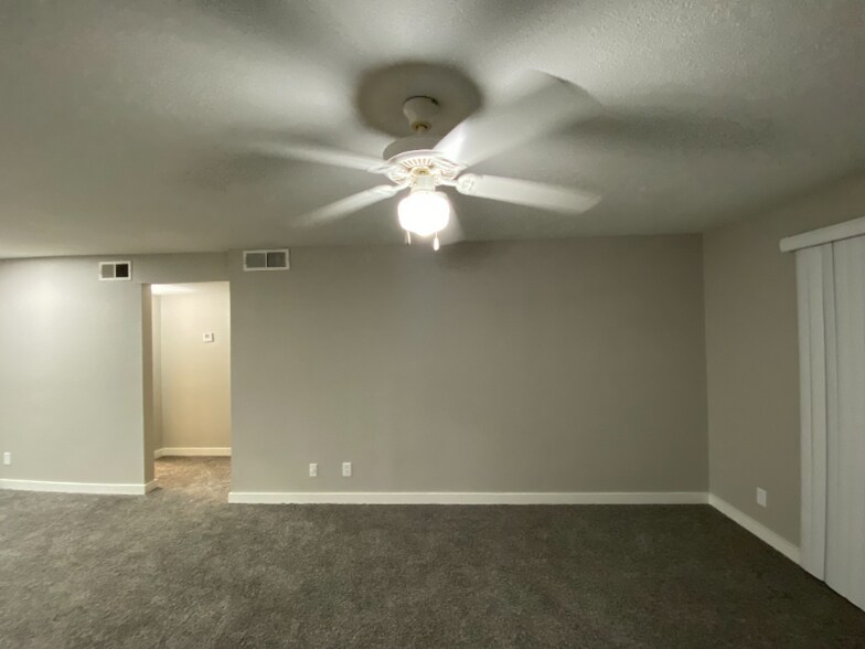 Building Photo - 9700 Leawood Blvd