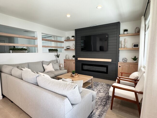 Building Photo - 297 Mildred St