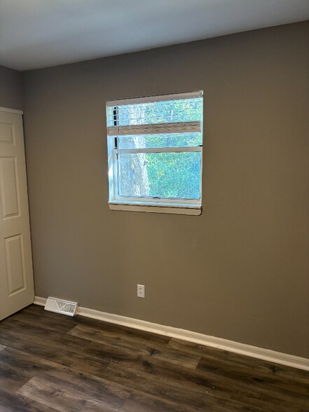 Building Photo - 14 Joan Dr