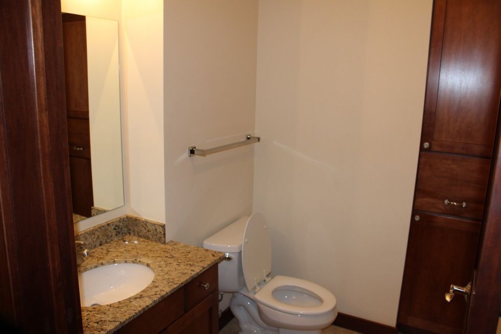 half bath - 333 W Mifflin St