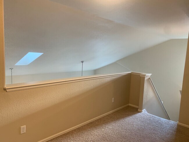 Building Photo - Gorgeous 7 Bed/3.5 Bath Home for Rent in C...