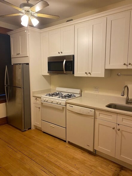 Building Photo - 844 W Aldine Ave