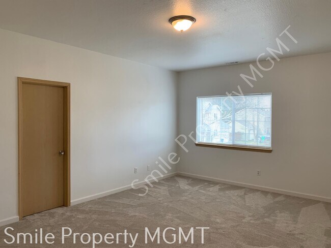 Building Photo - 13642 SE Foster Pl
