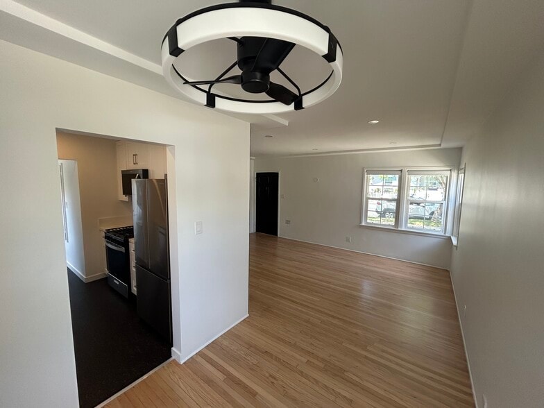 Building Photo - 10574 Ayres Ave