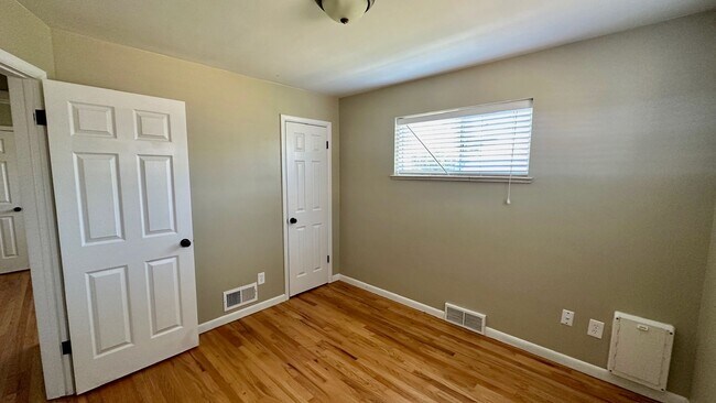 Building Photo - Spacious 5BD/2BA Home in Lakewood, CO- Available July 29th!