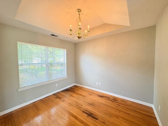 Building Photo - Welcome To Edgefield