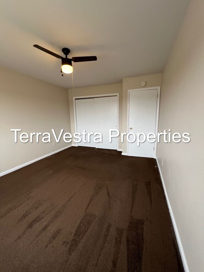 Building Photo - 1901 SE Blvd