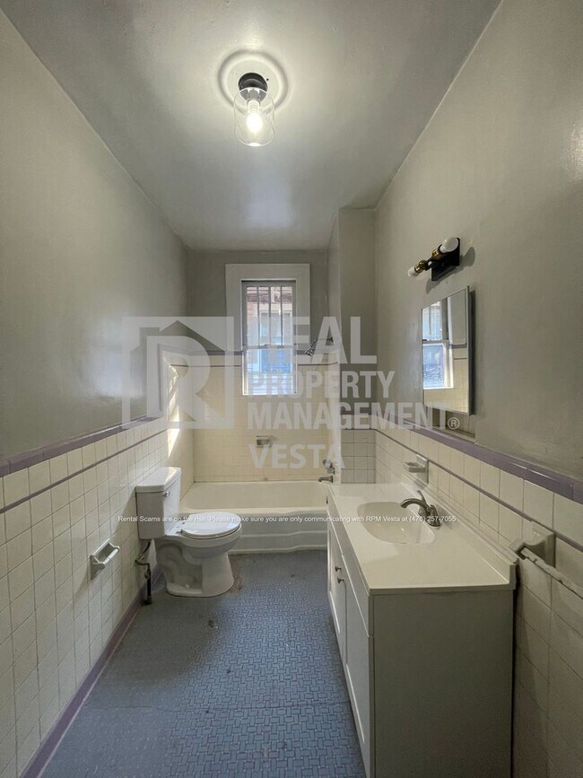 Building Photo - 2694 Cherokee Ave