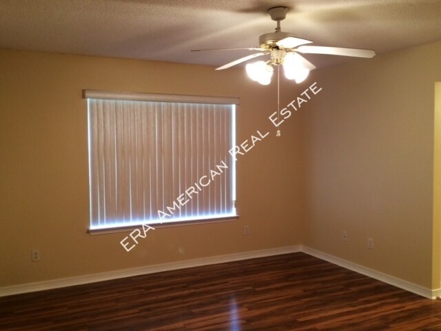 Building Photo - 515 Risen Star Dr