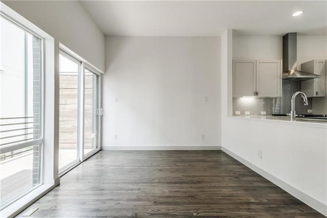 Building Photo - 2290 N Fitzhugh Ave