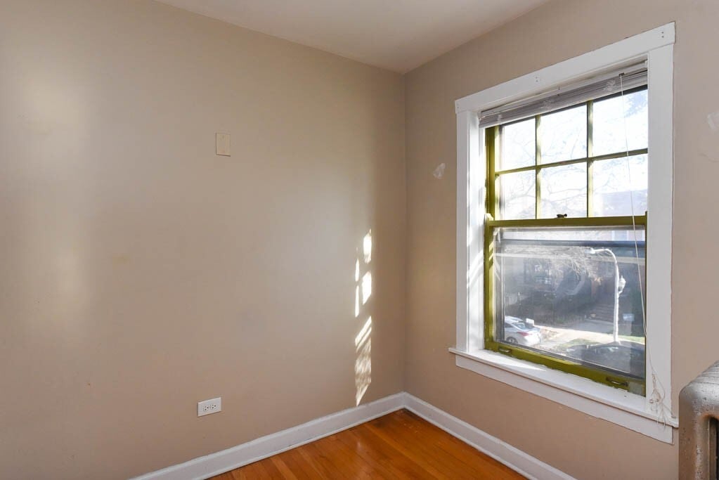 Building Photo - 2105 W Ainslie St