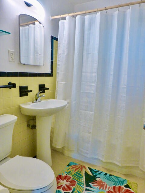 Building Photo - 831 Biscayne Dr