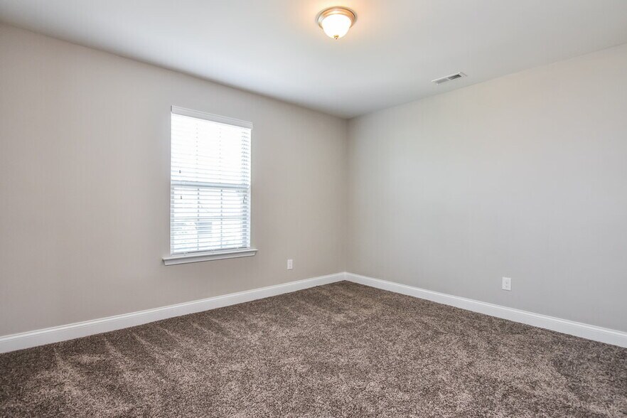 Building Photo - 128 Outwater Ridge Dr