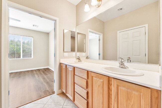 Building Photo - 55 and older Neighborhood in SOLERA DEL WEBB.  2 Bedroom, 2 bathroom