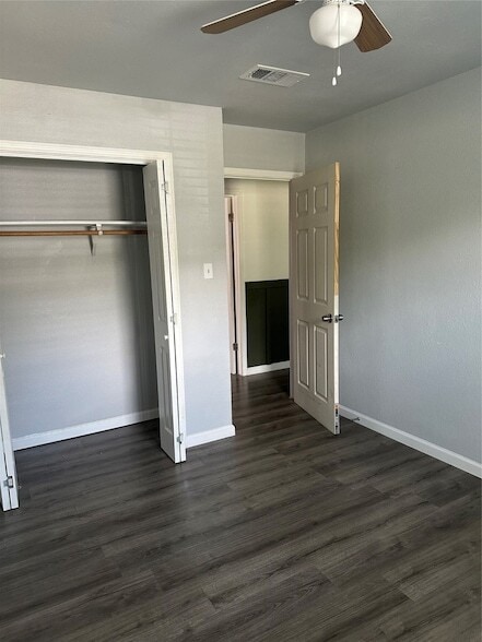 Building Photo - 6524 Blue Grass Dr