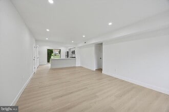 Building Photo - 511 Bradley Ct