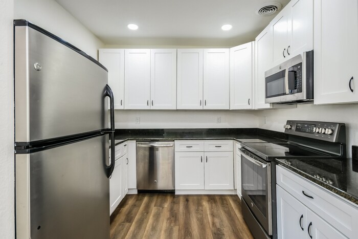 Building Photo - 611 Cookman Ave