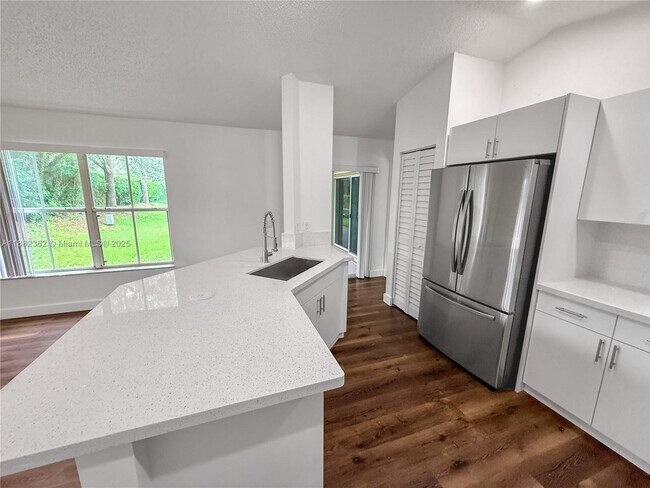 Building Photo - 611 Carrington Ln