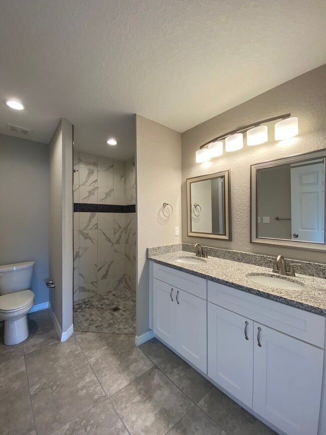 Building Photo - Desirable SE Ocala neighborhood 3/2/2 ** Wont Last**