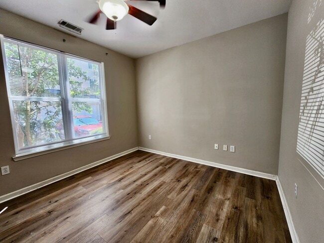 Building Photo - Two bedroom condo at 254 Seven Farms - Dan...