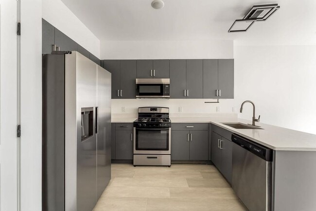 Building Photo - 43-45-45 W 32nd St