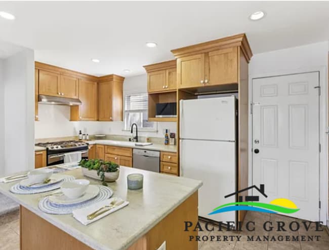 Building Photo - Cozy Coastal Retreat with Ocean Glimpses in Pacific Grove