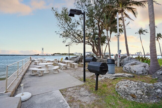 Building Photo - 2100 S Ocean Dr