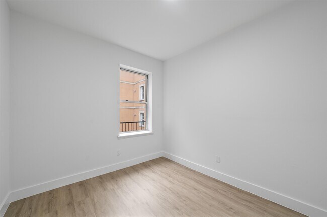Building Photo - 203 Academy St