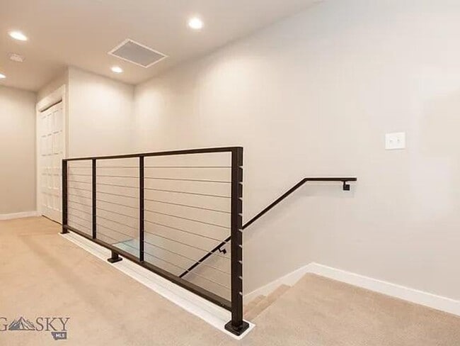 Building Photo - 3 Bd / 2.5 Bath Townhome Furnished or Unfurnished