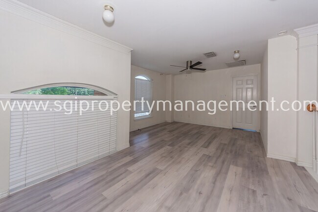 Building Photo - 6001 Pinwood Cir